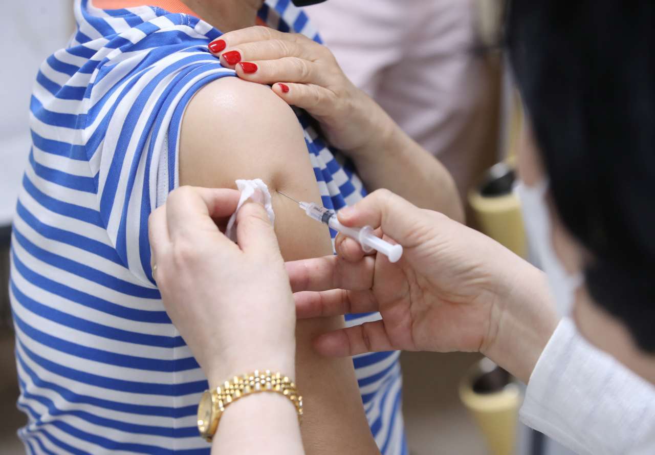 A citizen getting her coronavirus shot at a Seoul hospital on Thursday. (Yonhap)
