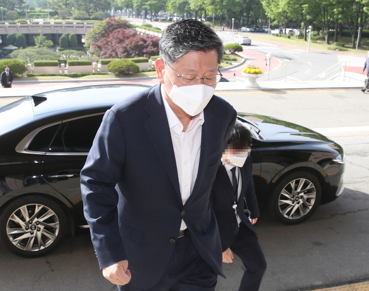 이용구 법무부 차관이 지난 26일 오전 경기 과천 정부과천청사 내 법무부로 출근하고 있다. [연합]