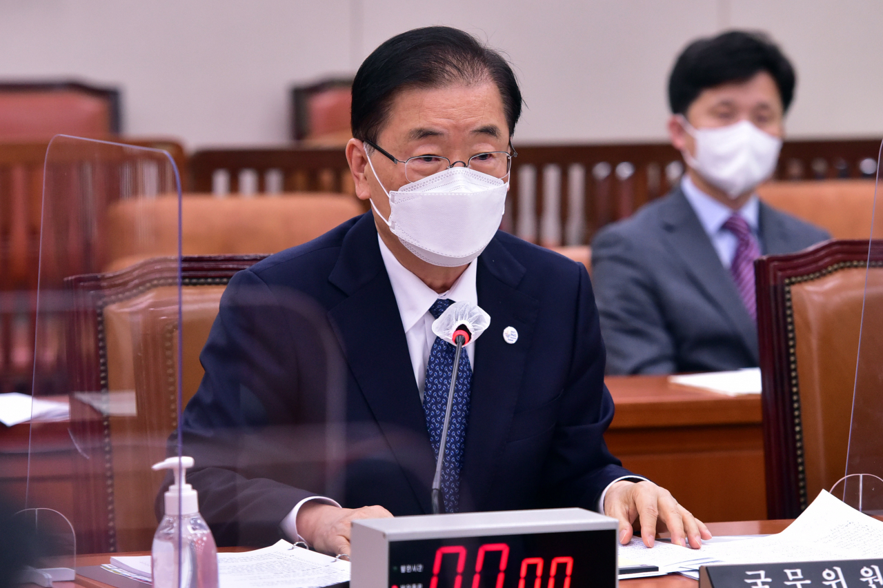 정의용 외교부 장관이 28일 오전 서울 여의도 국회에서 열린 외교통일위원회 전체회의에 출석해 의원 질의에 답하고 있다. [연합]