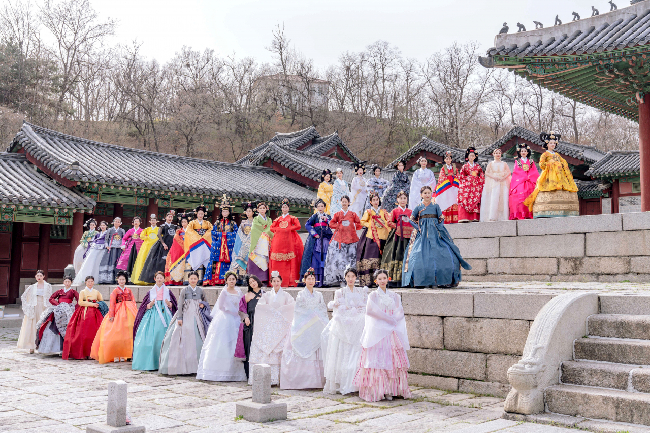 경희궁에서 열린 ‘코리안 레이디스 인 팰리스(Korean Ladies in Palace)’ 한복패션쇼.