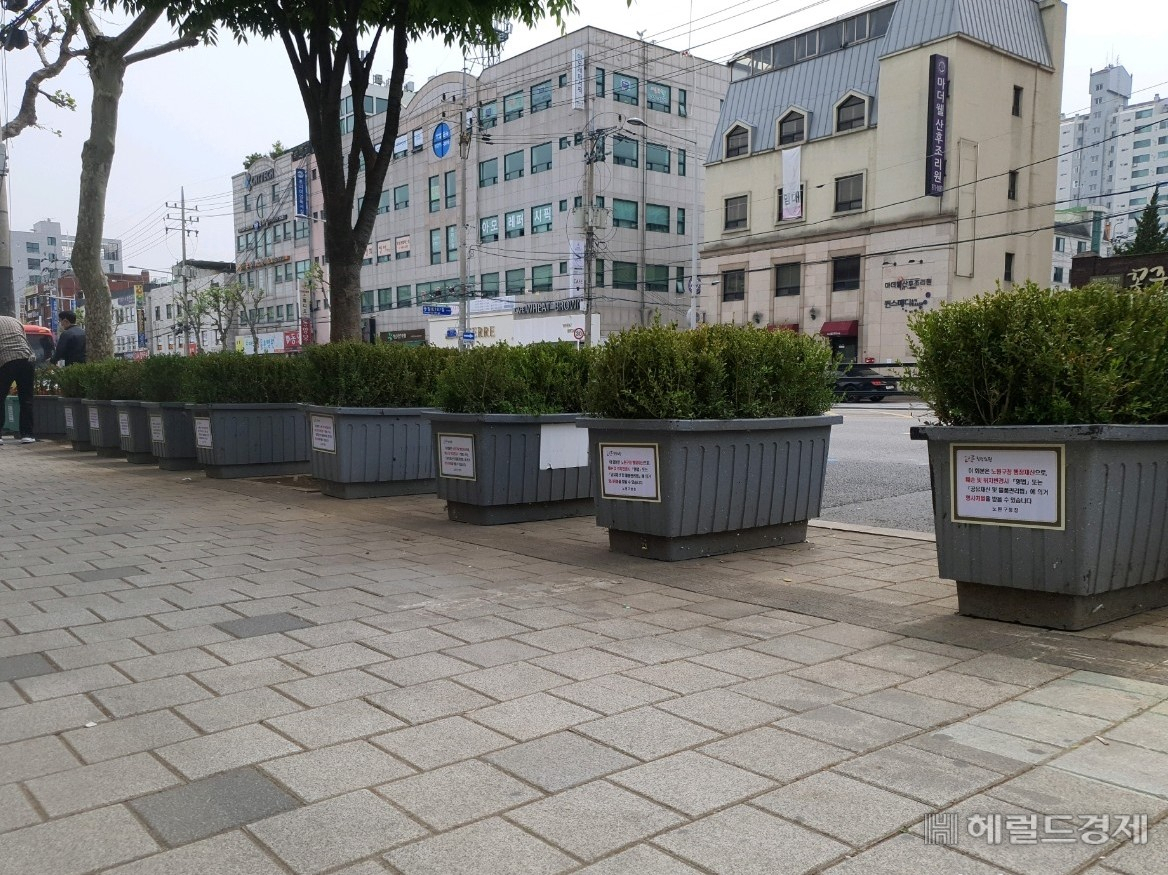 공릉역 주변에 설치된 화분들. [노원구 제공]