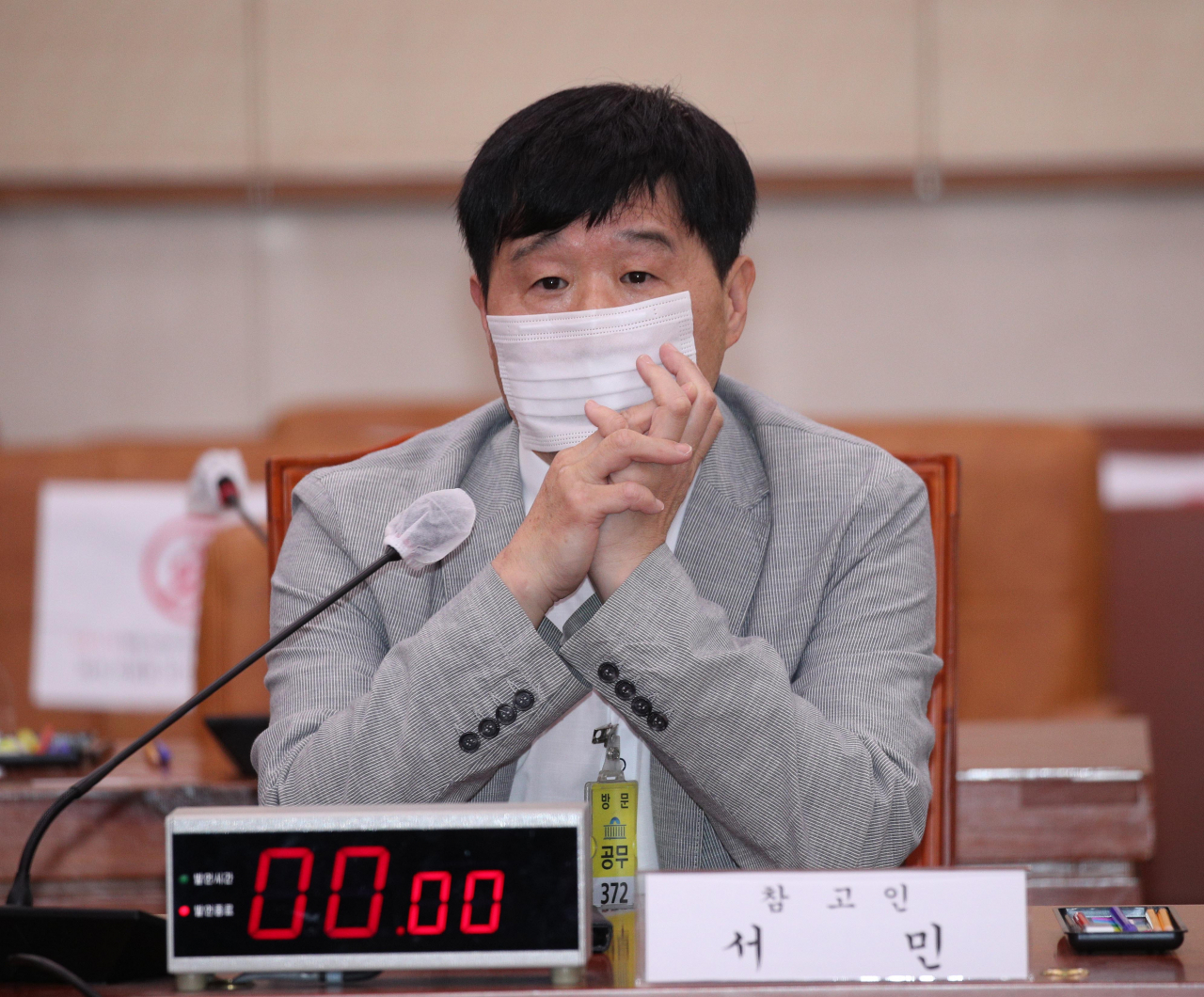 서민 단국대 교수가 지난달 26일 오후 국회 법제사법위원회에서 열린 김오수 검찰총장 후보자 인사청문회에 참고인으로 출석하고 있다. [이상섭 기자/babtong@]