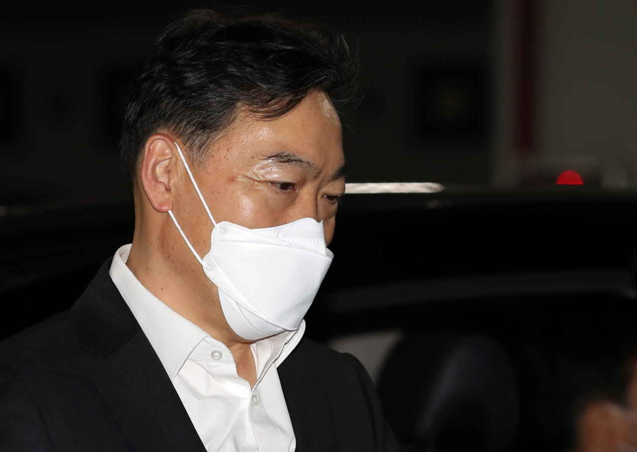 김오수 검찰총장 후보자가 지난 27일 오후 인사청문회 준비단 사무실이 마련된 서초구 서울고등검찰청으로 출근하고 있다. 이날 문재인 대통령은 김오수 검찰총장 후보자에 대한 인사청문경과보고서를 31일까지 보내달라고 국회에 다시 요청했다. [연합]