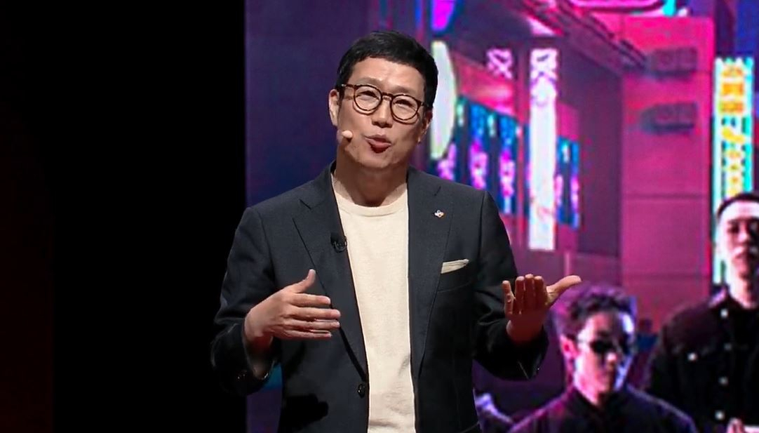 강호성 CJ ENM 대표가 31일 열린 기자간담회에서 향후 전략을 설명하고 있다. [CJ ENM 제공]