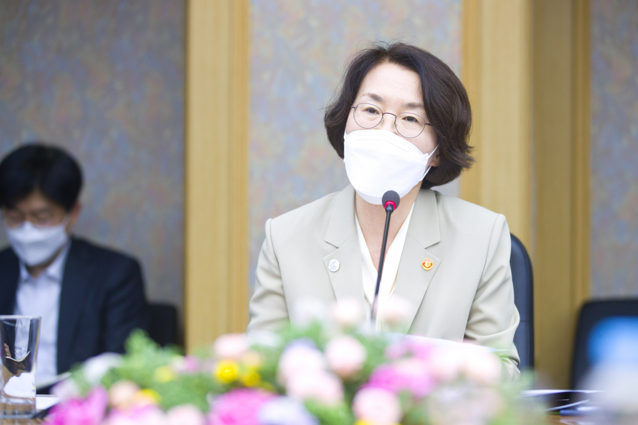 임혜숙 과학기술정보통신부 장관이 31일 오후 대전광역시 유성구 한국항공우주연구원에서 열린 '한-미 정상회담 후속 우주개발 연구현장 간담회' 에 참석해 인사말을 하고 있다. [과기정통부 제공]