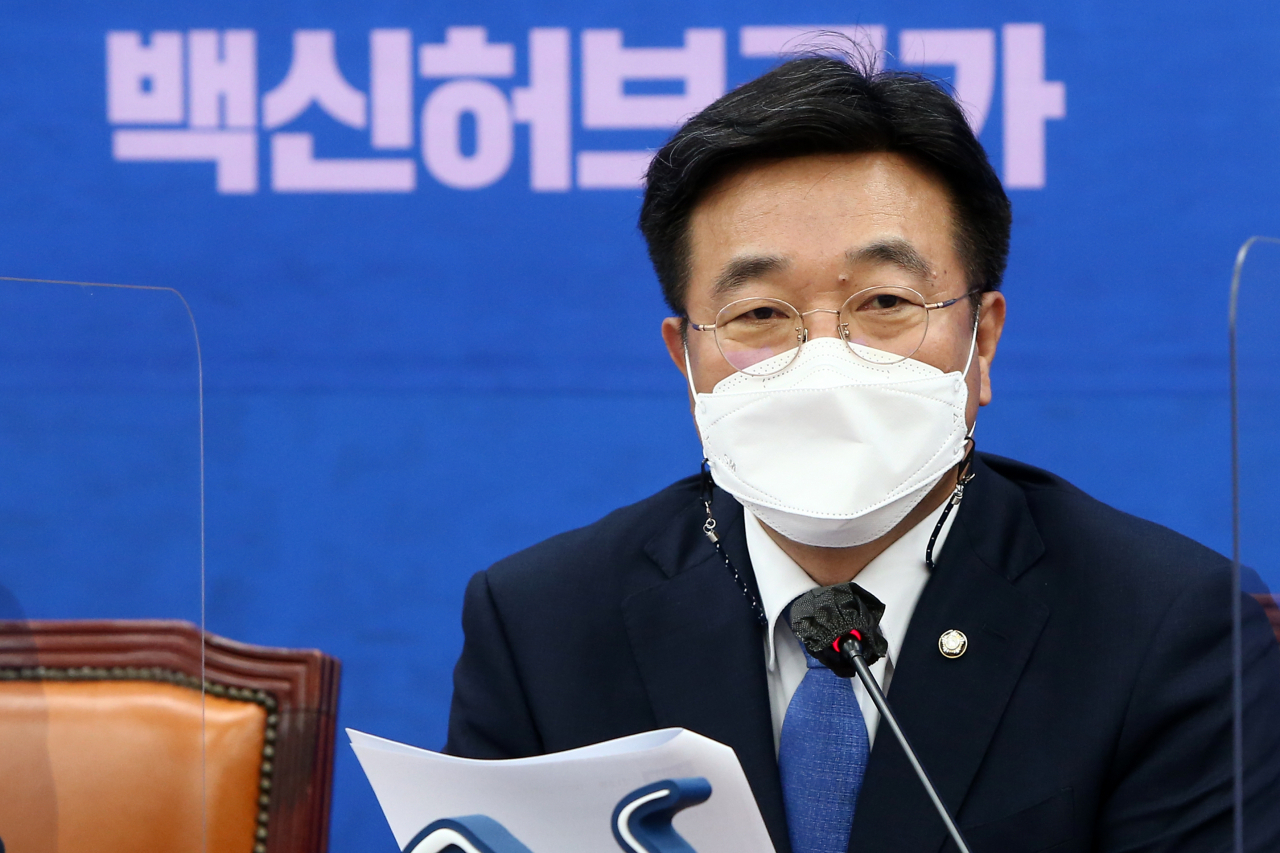 윤호중 더불어민주당 원내대표가 1일 국회에서 열린 원내대책회의에서 발언하고 있다. [사진=이상섭 기자/babtong@heraldcorp.com]