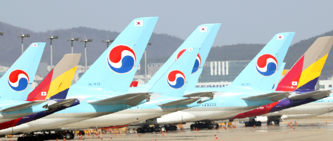 인천국제공항에 대한항공과 아시아나항공의 항공기가 서 있다. [연합]