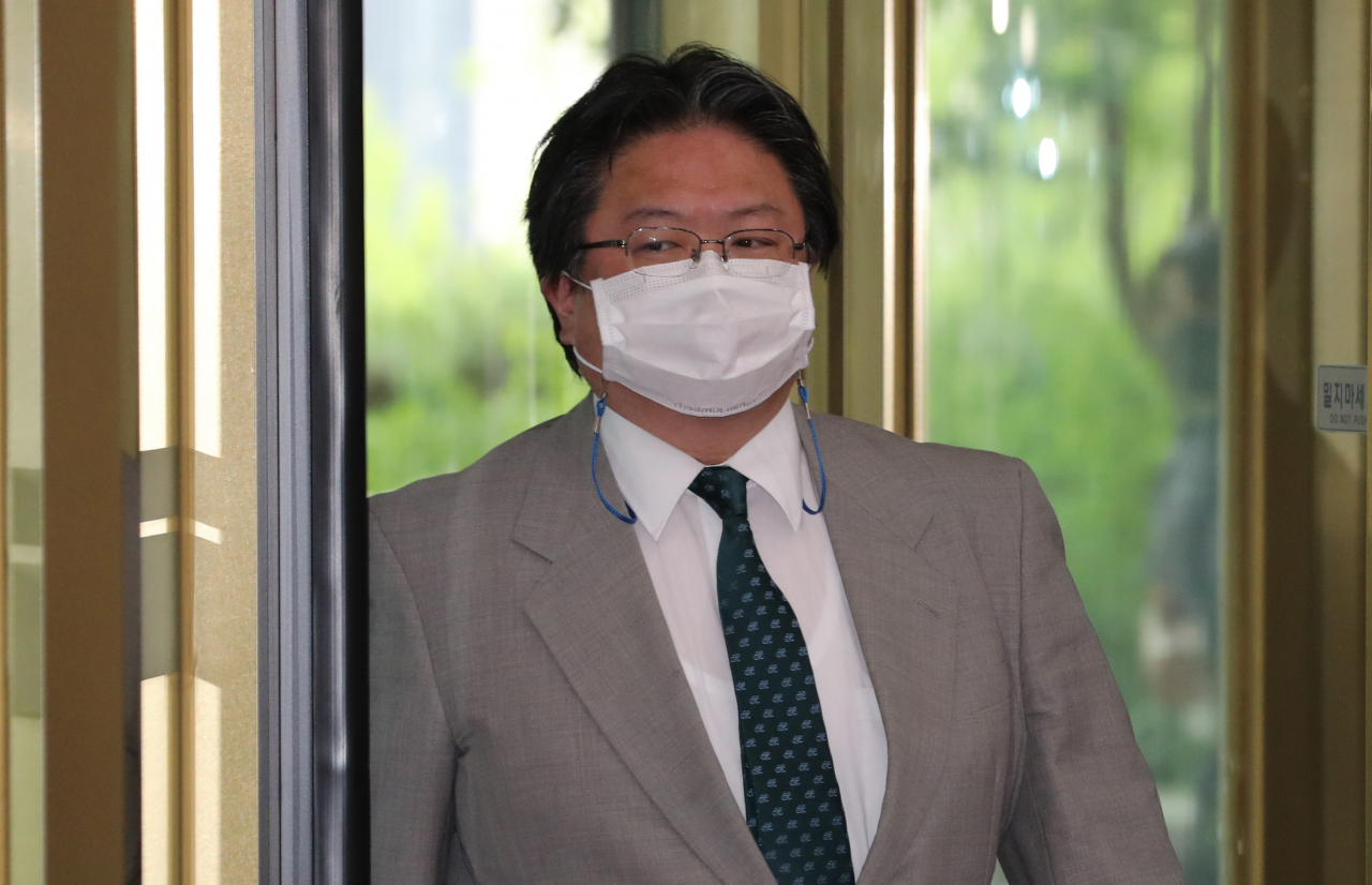 소마 히로히사 주한 일본대사관 총괄 공사가 1일 일본 정부가 도쿄 올림픽·패럴림픽 조직위원회 홈페이지의 지도에 일본 영토처럼 표시한 것과 관련 서울 종로구 도렴동 외교부 청사로 초치되고 있다. [연합]