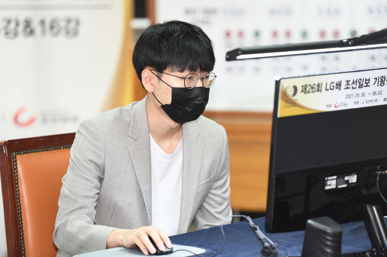 타오신란을 꺾고 8강에 오른 신진서.