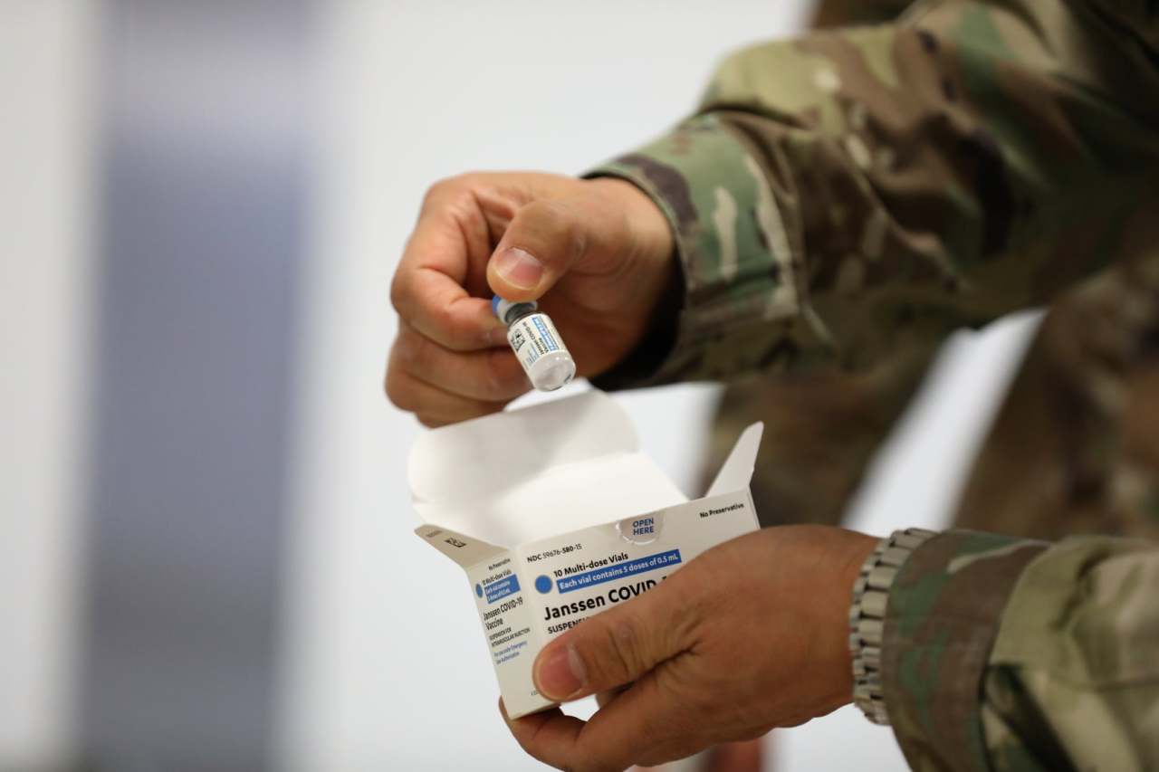 A USFK medical officer checks a Janssen vaccine vial. (Yonhap)
