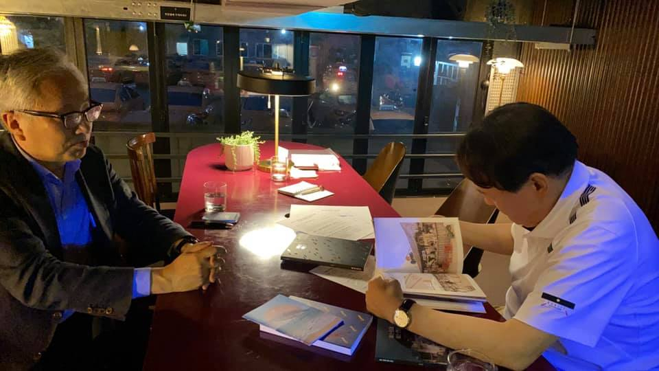윤석열 전 검찰총장이 모종린 교수와 회동한 모습. [장예찬 시사평론가 페이스북 캡처]