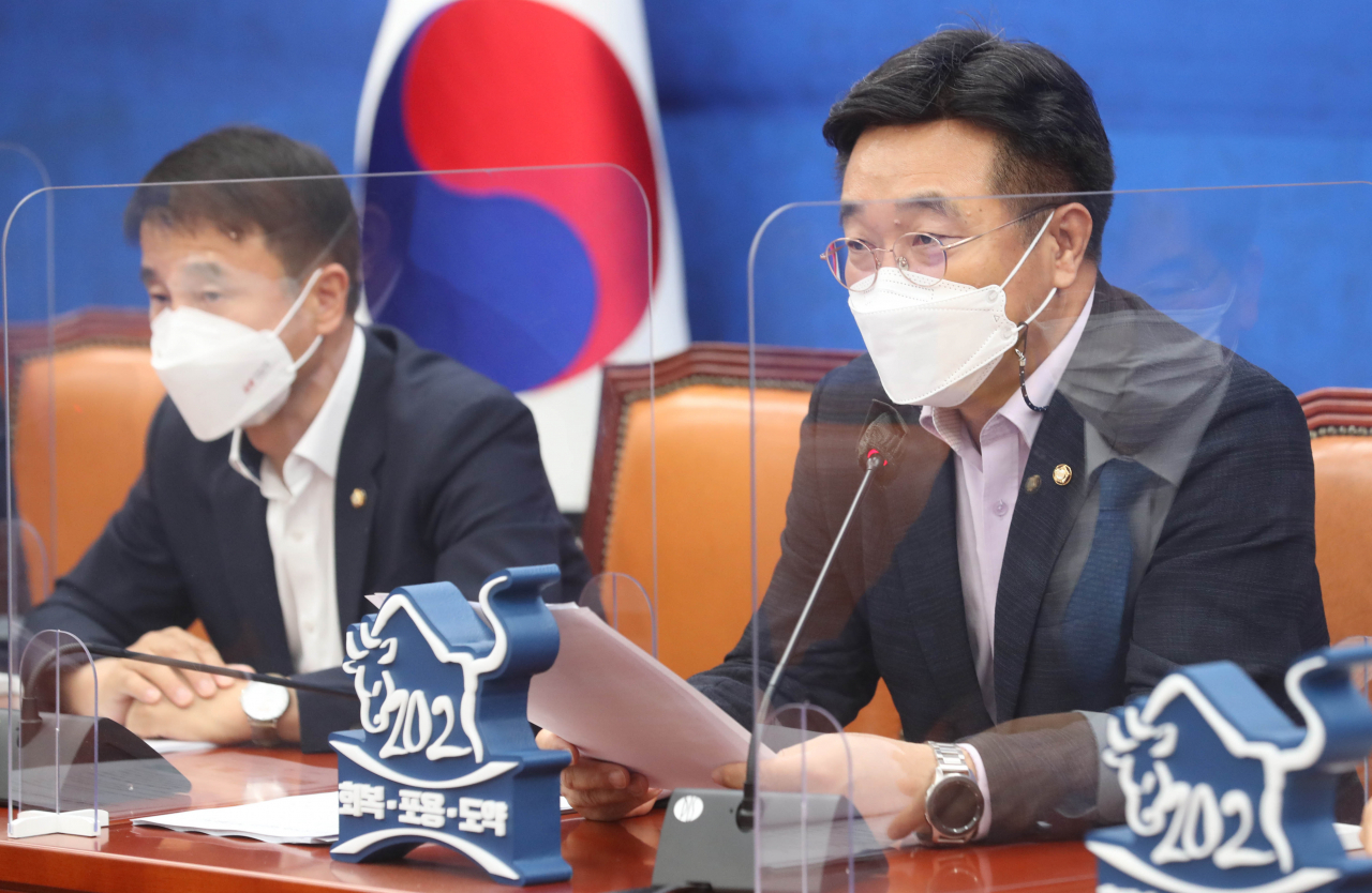 윤호중 더불어민주당 원내대표가 3일 오전 서울 여의도 국회에서 열린 정책조정회의에서 발언하고 있다. [이상섭 기자]