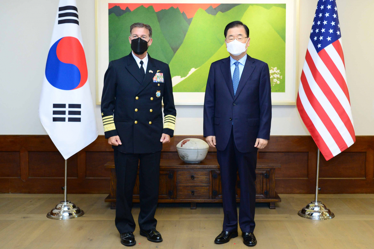정의용 외교부 장관과 존 아퀼리노 인도태평양 사령관은 3일 서울 한남동 소재 외교부 장관 공관에서 조찬을 갖고 한미동맹 발전 방안과 역내 정세에 대한 의견을 교환했다. [외교부 제공]