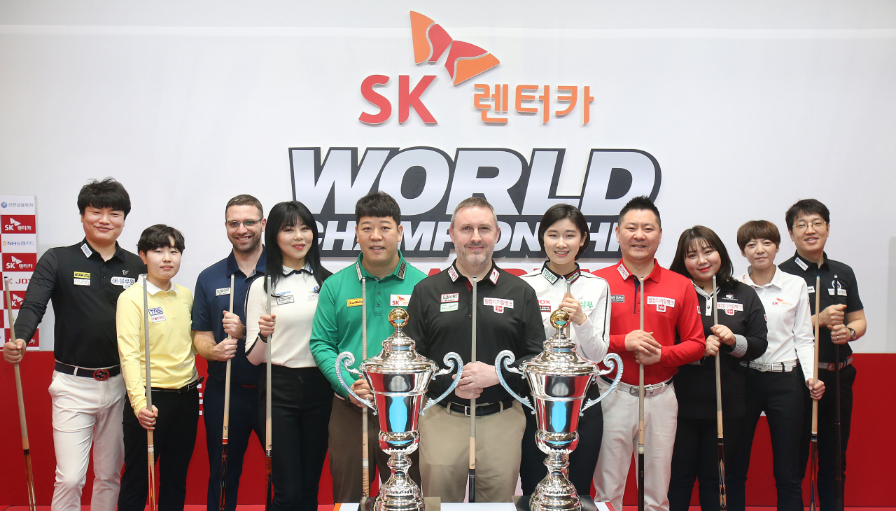 PBA 역대 대회 우승자들. 한가운데 선 이가 대표주자 프레드릭 쿠드롱. [PBA 제공]
