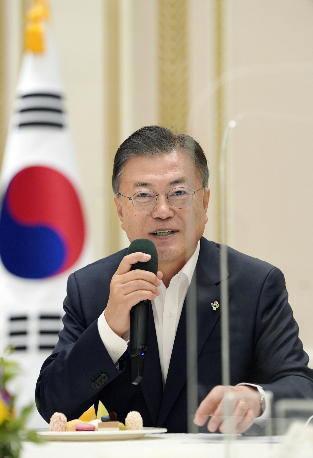 문재인 대통령이 3일 오전 청와대 영빈관에서 열린 더불어민주당 초선의원 초청 간담회에서 발언을 하고 있다. [연합]