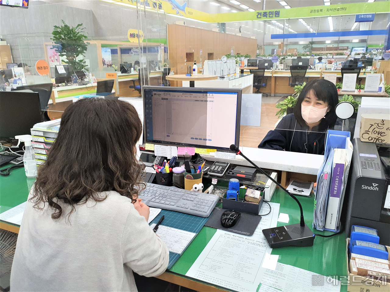 양방향 마이크. [성동구 제공]