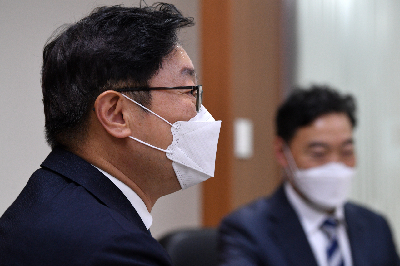 박범계 법무부 장관(왼쪽)과 김오수 검찰총장. [연합]