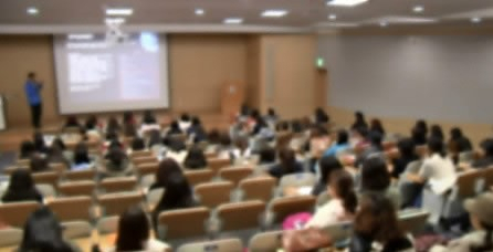 신종 코로나바이러스 감염증(코로나19) 발생 전 서울의 한 대학의 대면 강의 모습. [연합]