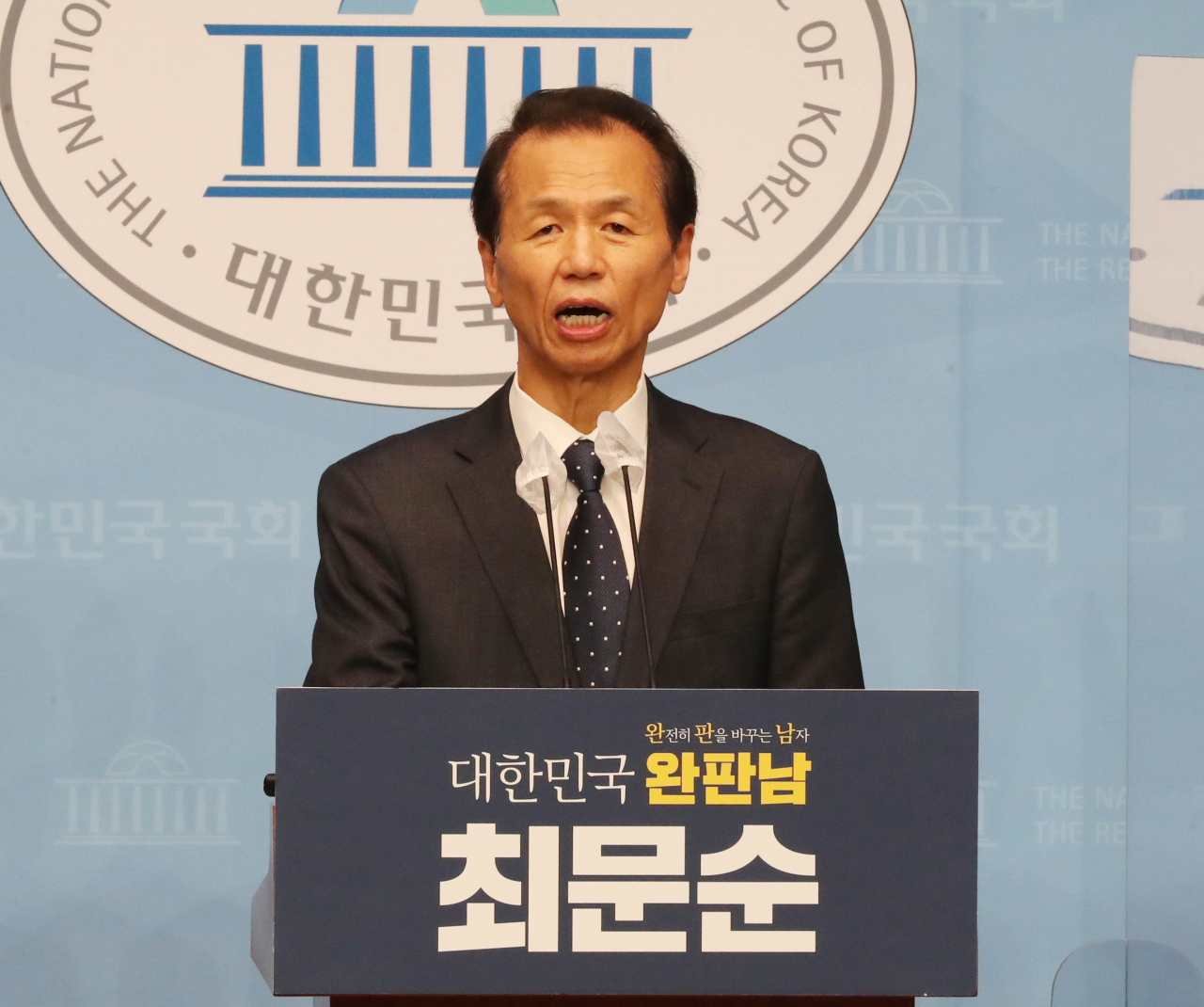 최문순 강원도지사가 3일 오후 국회 소통관에서 대선 출마 선언을 하고 있다. [연합]