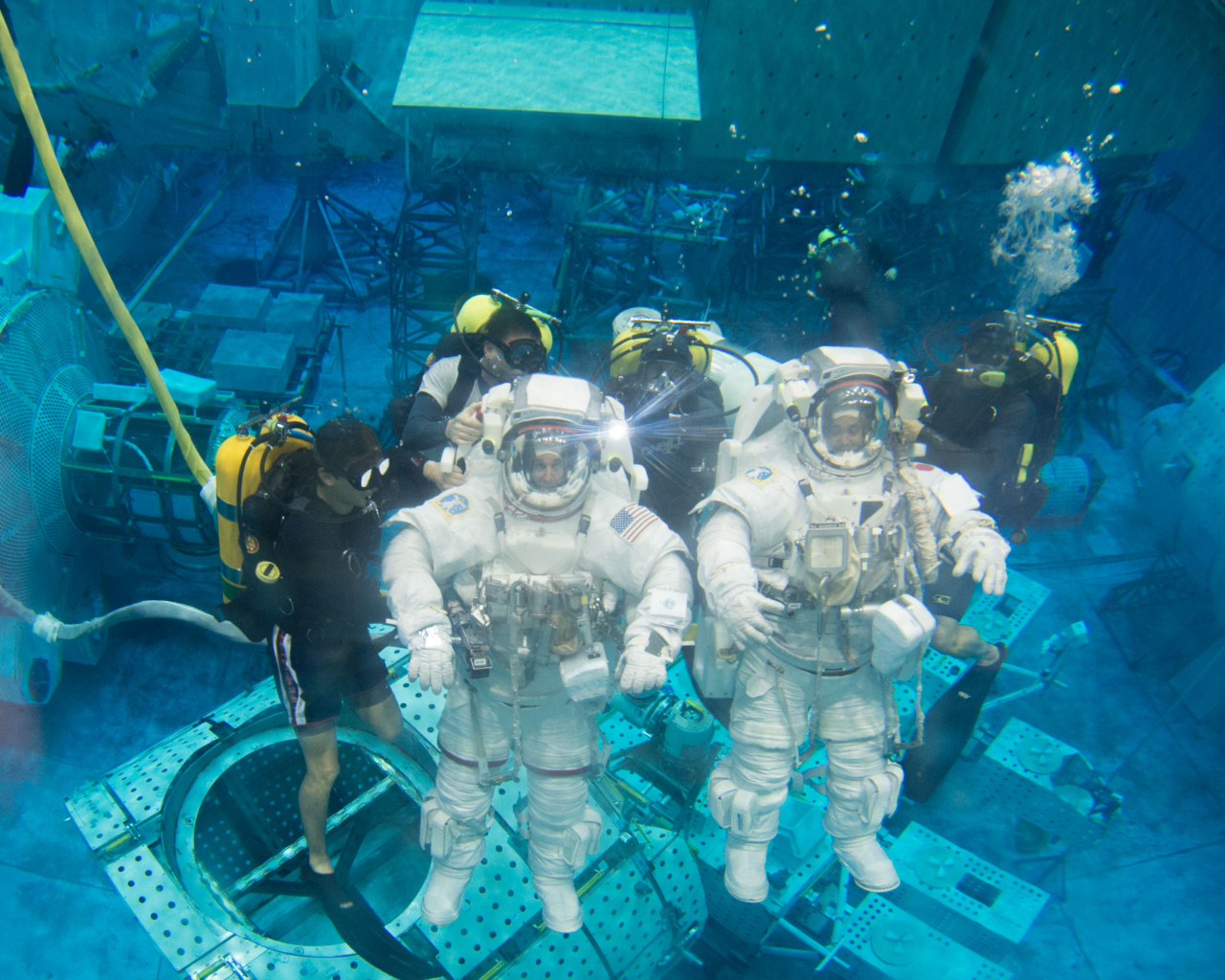 미 항공우주국(NASA)의 중성 부력 실험실에서 훈련을 하고 있는 모습. [NASA 홈페이지]