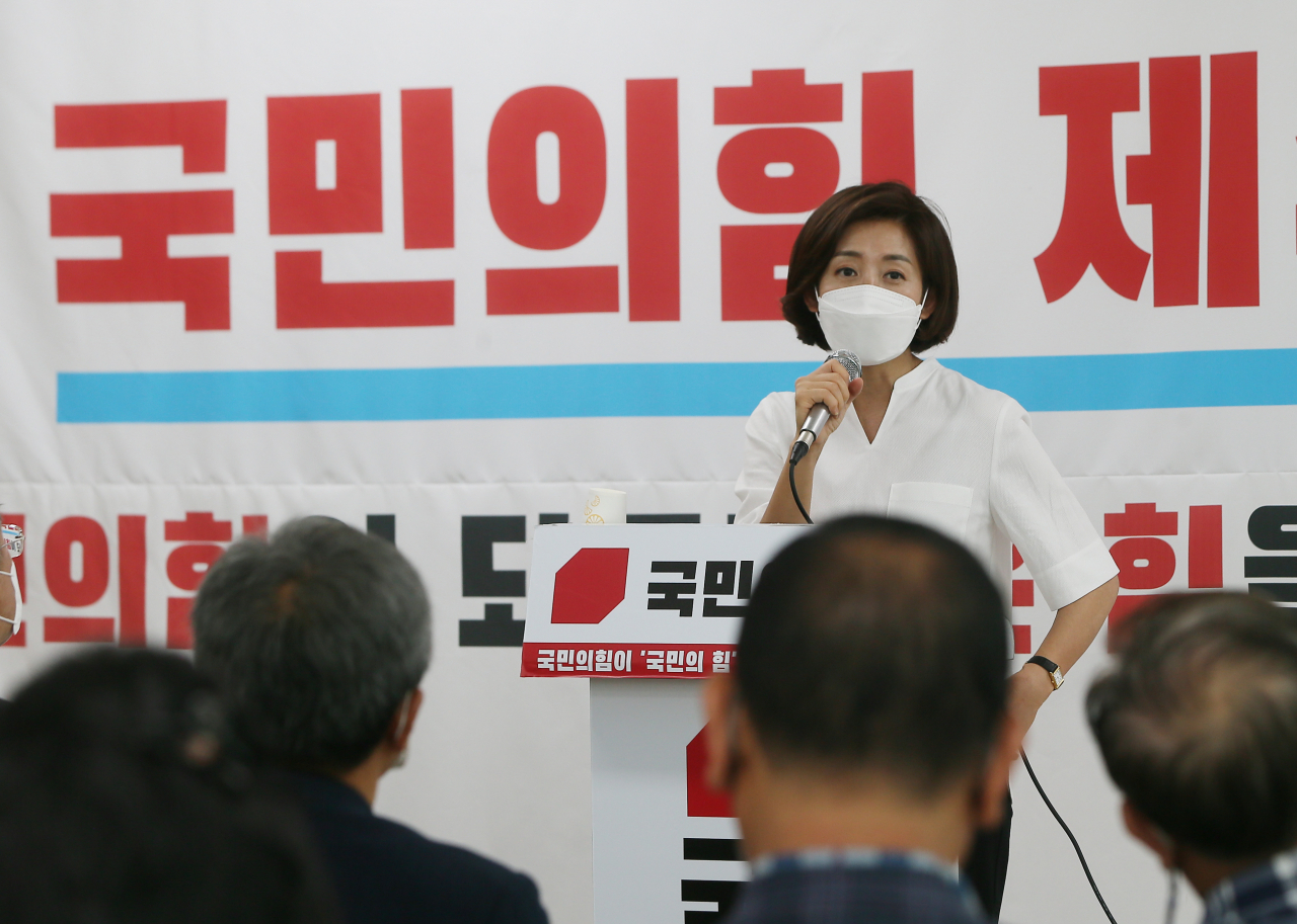 국민의힘 당대표 선거에 출마한 나경원 후보가 5일 오전 제주시 연삼로 국민의힘 제주도당사에서 당원들과 간담회를 하고 있다. [연합]