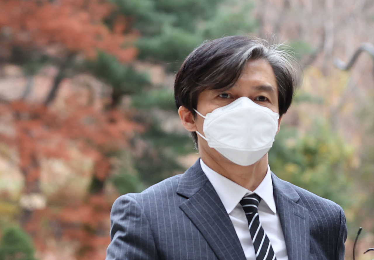 자녀 입시비리와 유재수 전 부산시 경제부시장 감찰무마를 지시한 혐의로 기소된 조국 전 법무부장관 [연합]