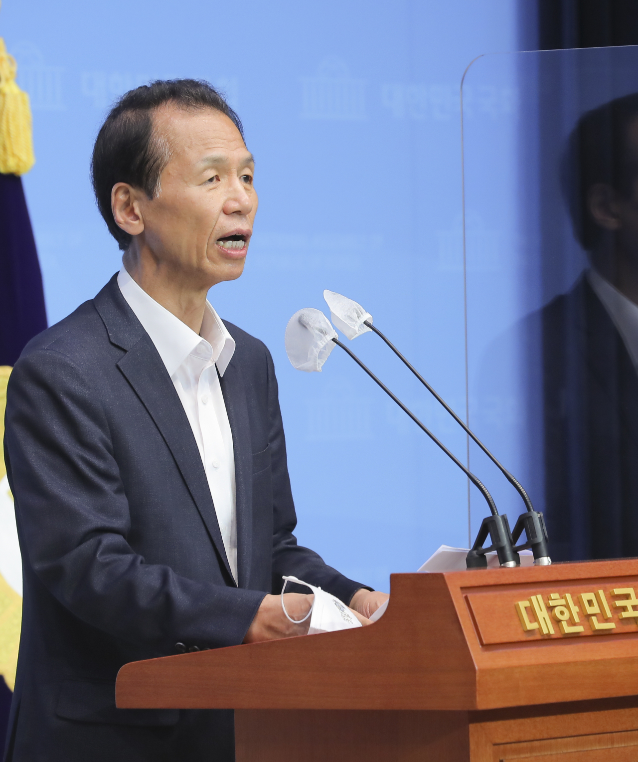대권 도전을 선언한 최문순 강원도지사가 지난 6일 국회 소통관에서 기자회견을 열고 '민주당 대선경선 활성화를 위한 연석회의'를 제안하고 있다. [연합]