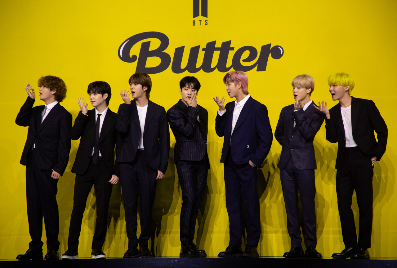 그룹 방탄소년단(BTS)이 2번째 영어곡 '버터'로 미 빌보드 '핫 100'에서 2주 연속 정상에 올랐다.[EPA]