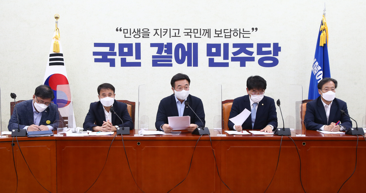 윤호중 더불어민주당 원내대표가 8일 국회에서 열린 원내대책회의에서 발언하고 있다. [이상섭 기자]