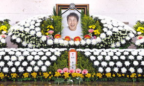 유상철 빈소에 놓인 영정 사진. 박해묵 기자