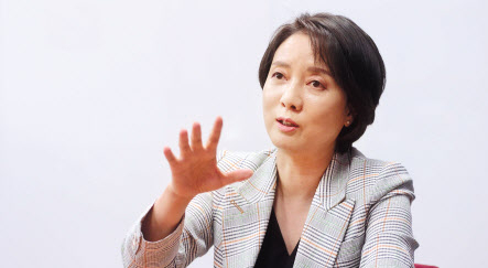 국민의힘 최고위원선거에 도전하는 이영 국민의힘 의원이 7일 헤럴드경제와 국회 의원회관에서 인터뷰하고 있다. 이상섭 기자/babtong@