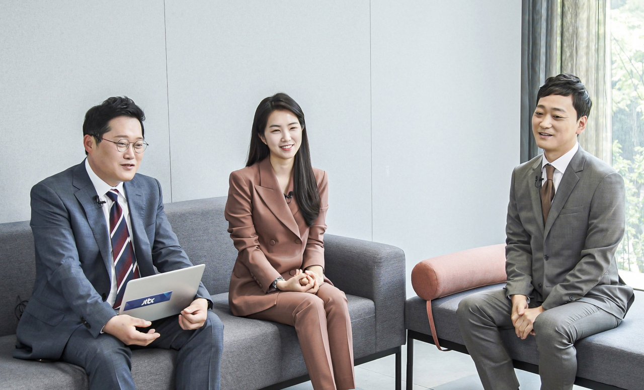 왼쪽부터 박성태 기자, 강지영 아나운서, 이성재 기자.