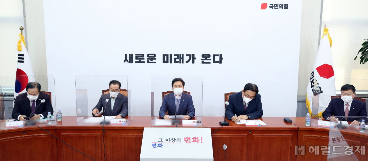 [헤럴드경제=이상섭 기자] 김기현 국민의힘 대표 권한대행 겸 원내대표가 9일 서울 여의도 국회에서 열린 '군 성범죄 진상규명 및 재발방지 특위' 1차 회의에서 모두발언하고 있다. babtong@heraldcorp.com