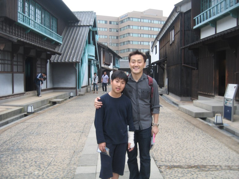 고(故) 손정민씨가 아버지와 함께 일본여행 중 찍은 사진. [손현 씨 블로그 캡처]