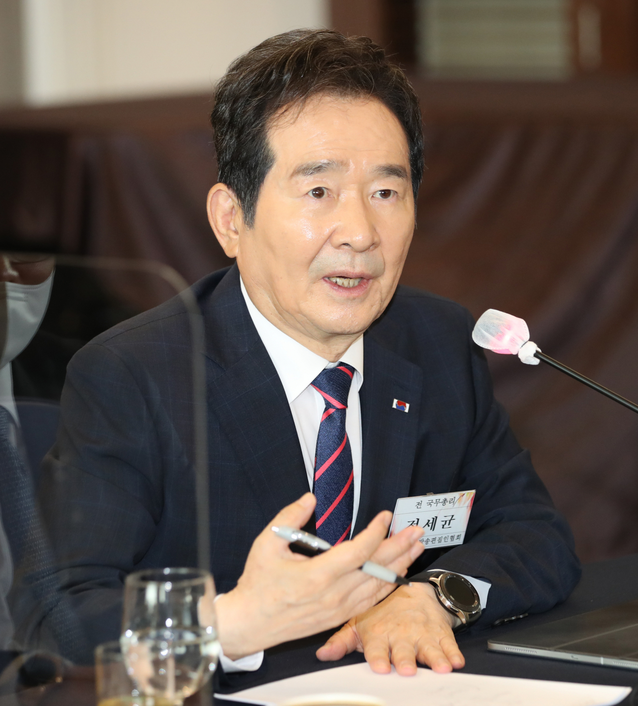 정세균 전 국무총리가 9일 오전 서울 프레스센터에서 열린 한국신문방송편집인협회 초청토론회에서 패널들의 질문에 답변하고 있다. 연합뉴스