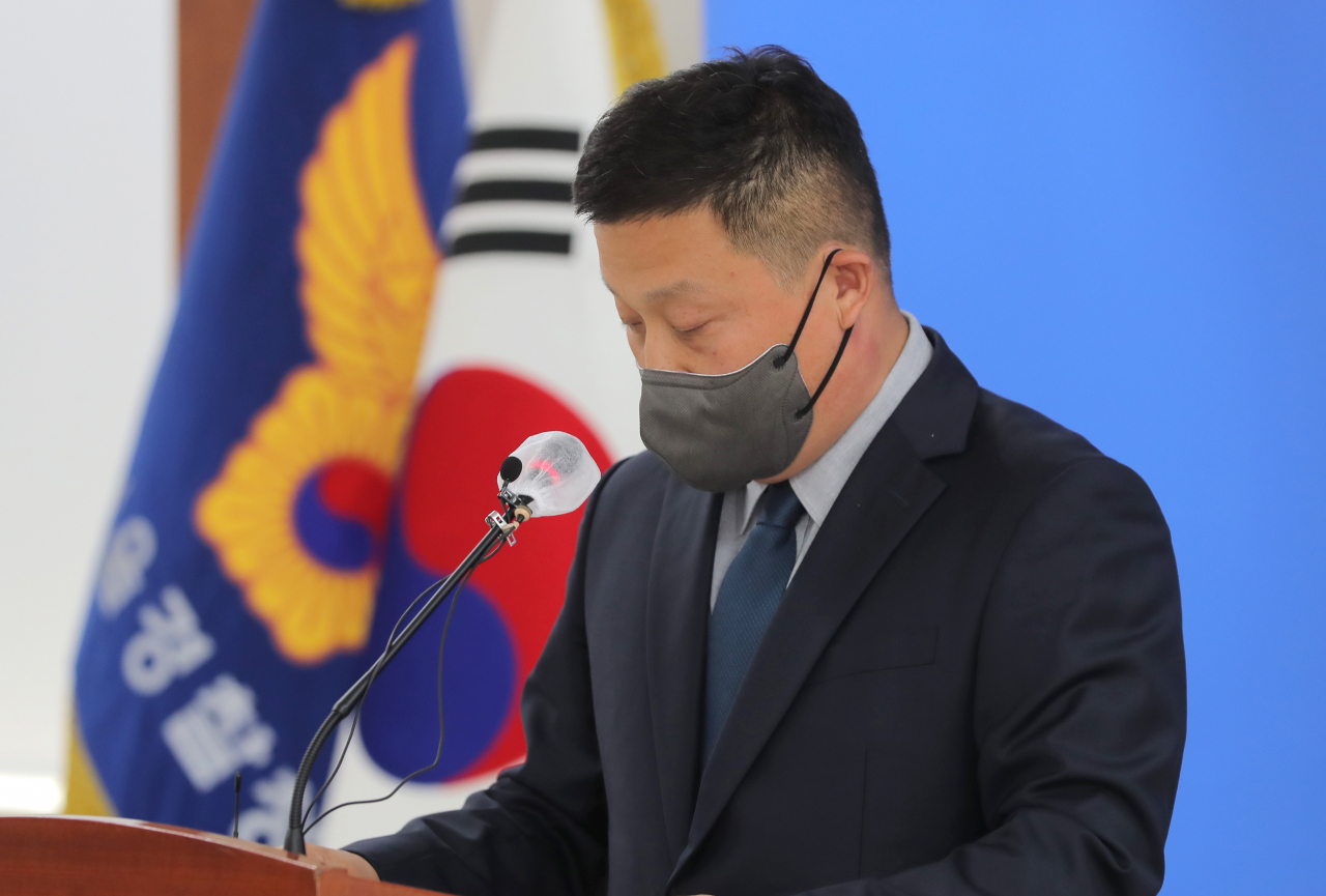 강일구 서울경찰청 반부패·공공범죄수사대장이 9일 오전 서울 종로구 서울경찰청사에서 이용구 전 법무부 차관 택시기사 폭행 사건에 대한 진상조사 결과를 발표하고 있다. [연합]