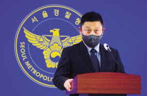 강일구 서울경찰청 반부패·공공범죄수사대장이 9일 오전 서울경찰청사에서 이용구 전 법무부 차관의 택시기사 폭행사건 수사결과 발표를 하고 있다. 박해묵 기자