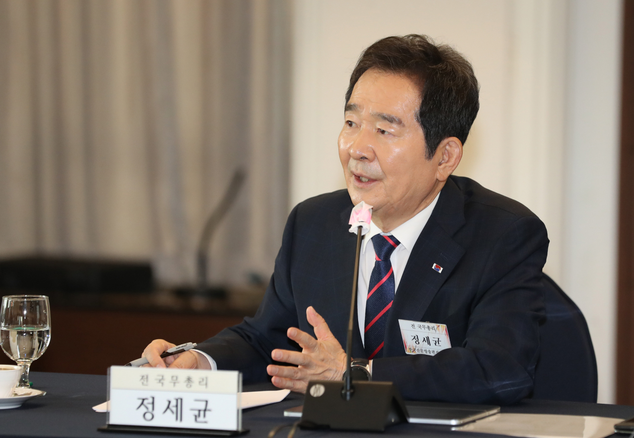 정세균 전 국무총리가 9일 오전 서울 프레스센터에서 열린 한국신문방송편집인협회 초청토론회에서 패널들의 질문에 답변하고 있다. [연합]