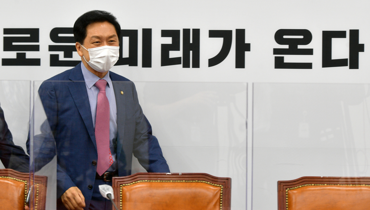 김기현 국민의힘 당 대표 권한대행 겸 원내대표가 10일 서울 여의도 국회에서 열린 비상대책위원회의에 참석하고 있다. [헤럴드경제=이상섭 기자]