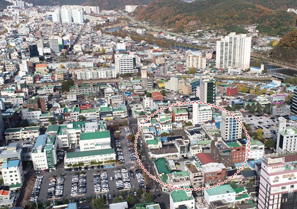 순천시 청사 건물 오른편 주택가가 신청사 부지로 편입돼 2022년 하반기 착공된다. [헤럴드DB]