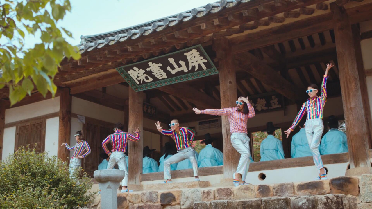 병산서원에서 춤을 추는 앰비규어스 댄스컴퍼니