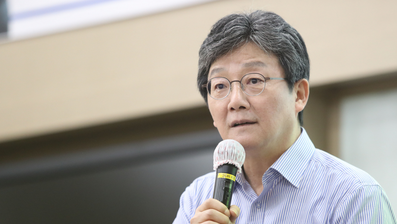 유승민 전 의원이 지난달 31일 오후 경북 경산시 영남대학교에서 특강을 하고 있다. [연합]