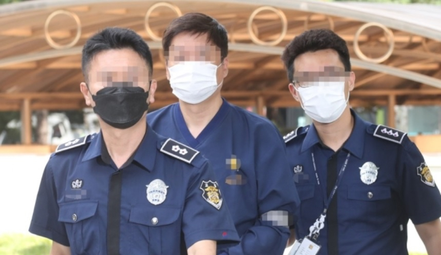 김정수 리드 회장이 지난 8일 서울 양천구 서울남부지법에 영장실질심사를 받기 위해 출석하고 있다.[연합]