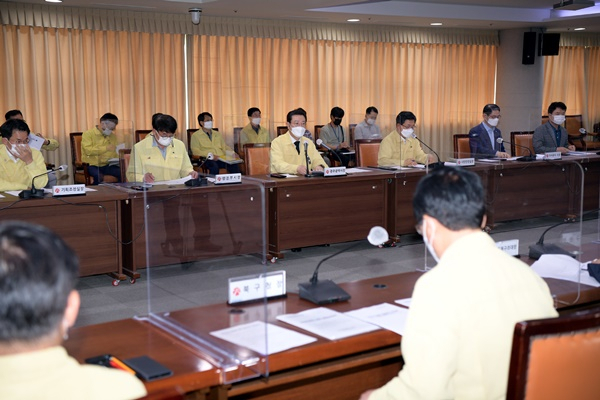 광주시는 13일 관계기관 합동대책회의를 열고 건축물 일제 현장점검에 나서기로 했다.