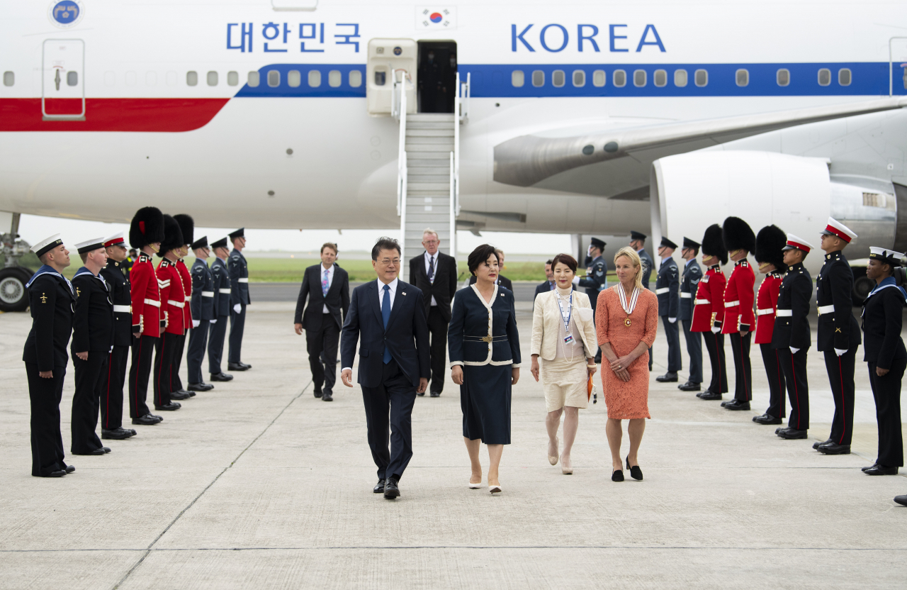 문재인 대통령 내외의 영국 입국 장면.[사진=플리커 G7정상회의 계정]
