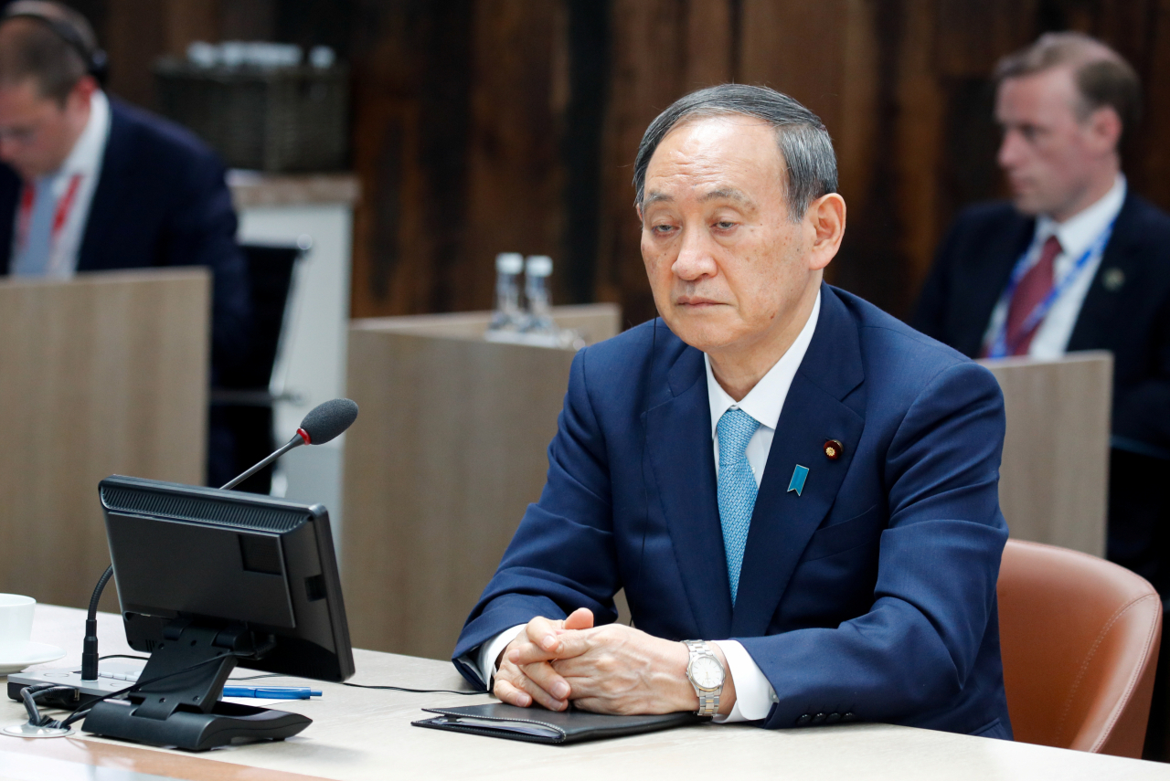 스가 요시히데(菅義偉) 일본 총리가 13일(현지시간) 영국 카비스 베이에서 열린 주요 7개국(G7) 정상회의에 참석한 모습. [로이터]
