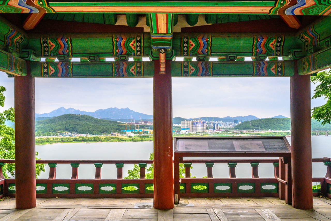 소악루에서 바라본 한경 풍경. 겸재 정선은 궁산에 올라 안현석봉과 소악후월을 그렸다.