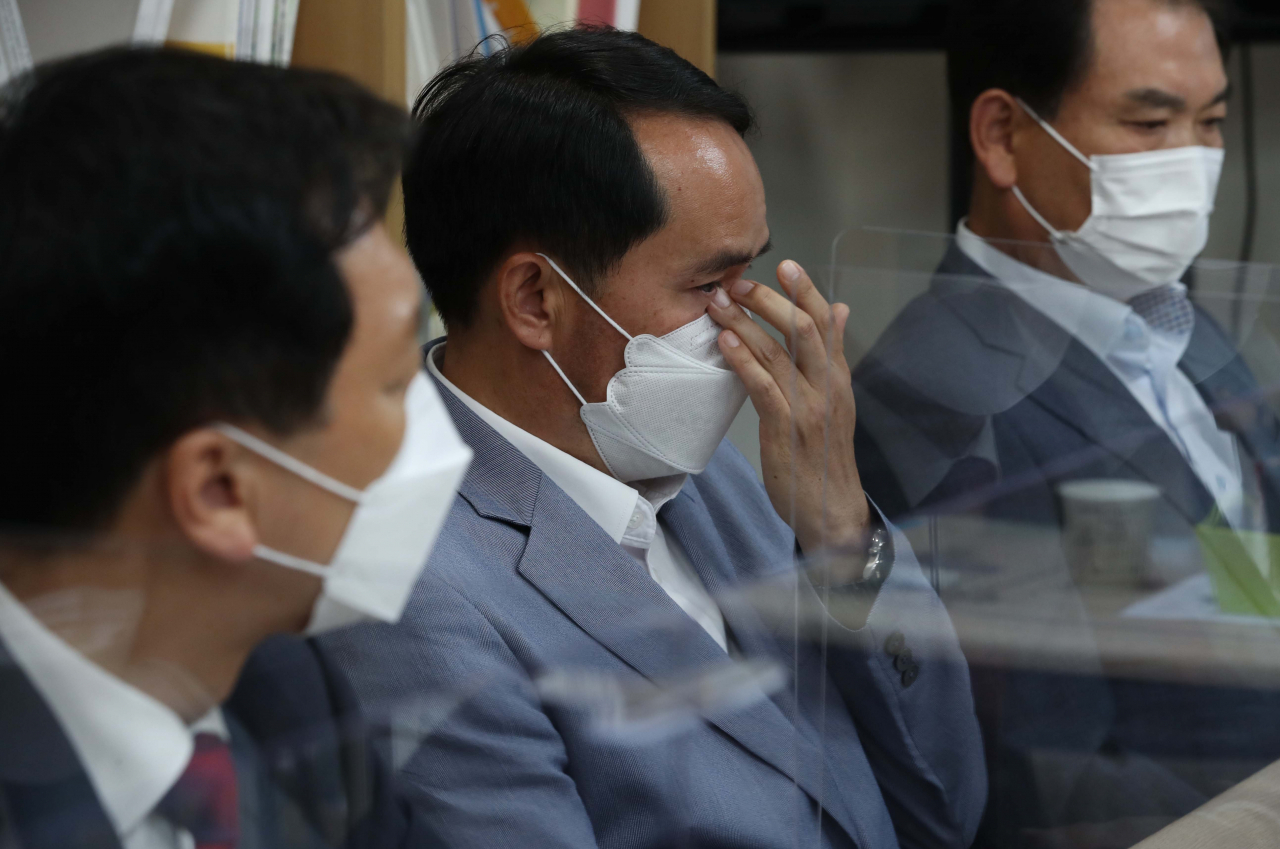 최원일(가운데) 전 천안함 함장 [연합]