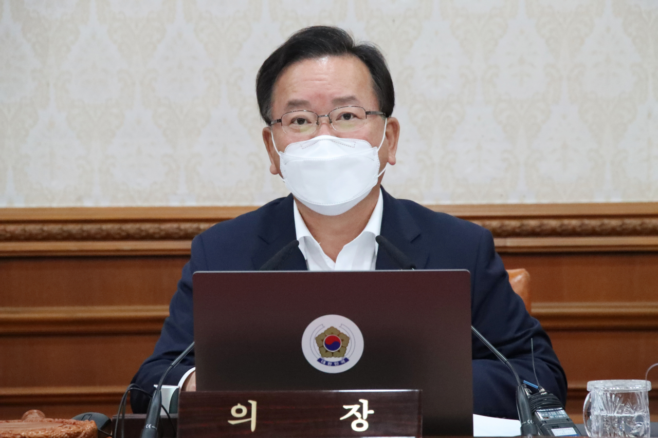 김부겸 국무총리가 15일 정부서울청사에서 열린 국무회의를 주재하고 있다. [연합]