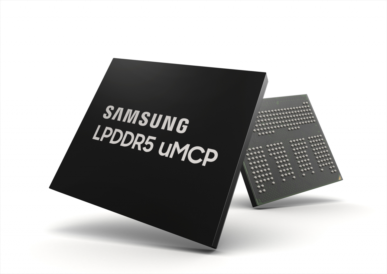 삼성전자가 15일 출시한 업계 최고 성능의 스마트폰용 멀티칩패키지 ‘LPDDR5 uMCP’. [삼성전자 제공]